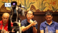 Beberapa nama disebut menjadi pemegang kendali match fixing di Liga Sepakbola Indonesia. Sejumlah pihak maupun klub pun ditawarkan untuk memberikan sejumlah uang agar dapat lolos atau menjadi tuan rumah dalam suatu pertandingan. Hal itu pun membuat masyarakat geram dan menuntut PSSI bertindak untuk membersihkan sepakbola Indonesia.