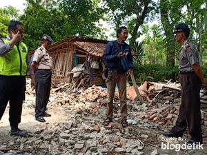 Rumah Warga di Ponorogo Ambruk, Tiga Penghuninya Luka
