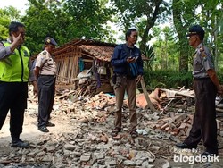 Rumah Warga di Ponorogo Ambruk, Tiga Penghuninya Luka