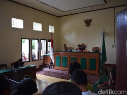 PN Blitar Tolak Praperadilan Tersangka UU ITE Surat KPK Palsu