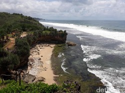 Liburan Jauh dari Keramaian, ke Pantai Gunungkidul Ini Saja!