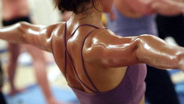 Basah Berkeringat, Potret Seksi Para Praktisi Hot Yoga