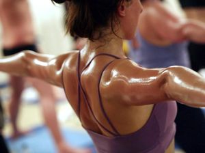 Basah Berkeringat, Potret Seksi Para Praktisi Hot Yoga Basah Berkeringat, Potret Seksi Para Praktisi Hot Yoga