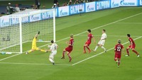 Bale melesakkan gol pembuka di menit ke-44. Gol itu tercipta setelah meneruskan umpan dari Marcelo. (Foto: Ahmed Jadallah/Reuters)
