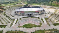 Hal serupa terjadi juga di Stadion Utama Palaran, Kalimantan Timur. Perawatan yang minim membuat sejumlah fasilitas di stadion yang dibangun dengan anggaran hampir 1 triliun itu rusak. Istimewa/Ezagren via Wikipedia.