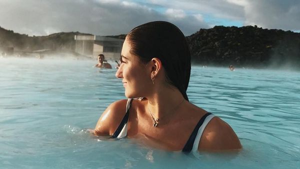 Liburan Keliling Dunia Si Putri Cantik Jose Mourinho