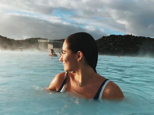 Liburan Keliling Dunia Si Putri Cantik Jose Mourinho