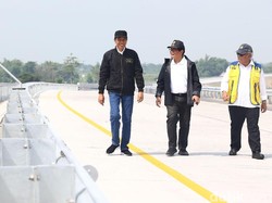 Jokowi Jajal Trans Jawa Pakai Bus Lewati Jembatan Kalikuto