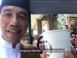 Keseruan Presiden Jokowi Cicipi Koling di Madura