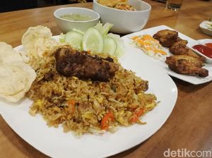 Delicio: Nikmati Cwi Mie  dan Nasi Goreng Buntut di Toko Kue
