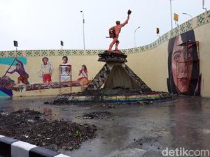 Pesan Semangat dari Patung Ini Menabrak Dinding Flyover Manahan Pesan Semangat dari Patung Ini Menabrak Dinding Flyover Manahan