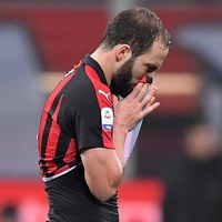 Masa Depan Higuain Biar Leonardo dan Maldini Saja yang Jawab
