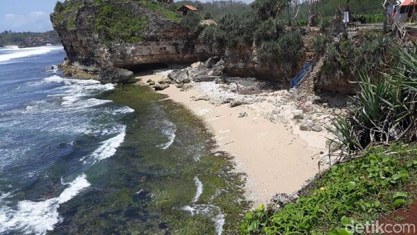 Foto: Pantai Nglolang Bikin Nggak Mau Pulang