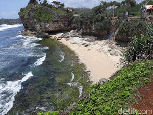 Foto: Pantai Nglolang Bikin Nggak Mau Pulang
