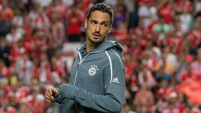 LISBON, PORTUGAL - SEPTEMBER 19: Mats Hummels of Bayern Muenchen during the Group E match of the UEFA Champions League between SL Benfica and FC Bayern Muenchen at Estadio da Luz on September 19, 2018 in Lisbon, Portugal. (Photo by Octavio Passos/Getty Images)