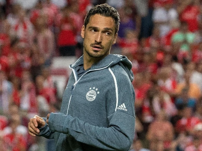 LISBON, PORTUGAL - SEPTEMBER 19: Mats Hummels of Bayern Muenchen during the Group E match of the UEFA Champions League between SL Benfica and FC Bayern Muenchen at Estadio da Luz on September 19, 2018 in Lisbon, Portugal. (Photo by Octavio Passos/Getty Images)