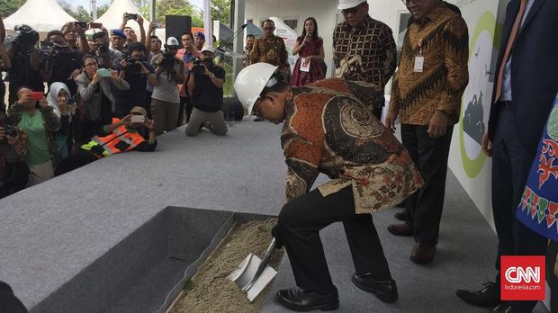 Gubernur DKI Jakarta Anies Baswedan melakukan groundbreaking ITF Sunter, Kamis (20/12/2018).
