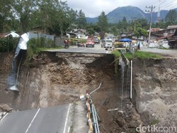 Jembatan Ambrol, Akses Transportasi Bireuen-Takengon Aceh Lumpuh