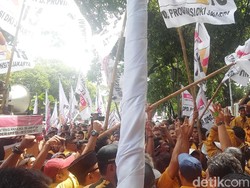 Massa Hanura Dorong Pagar, Minta Bertemu Ketua KPU