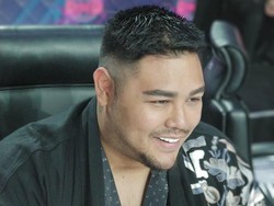 Bertemu Lagi dengan Ivan Gunawan, Ayu Ting Ting Nangis