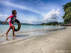 Bermain di Pintu Surga Ambon