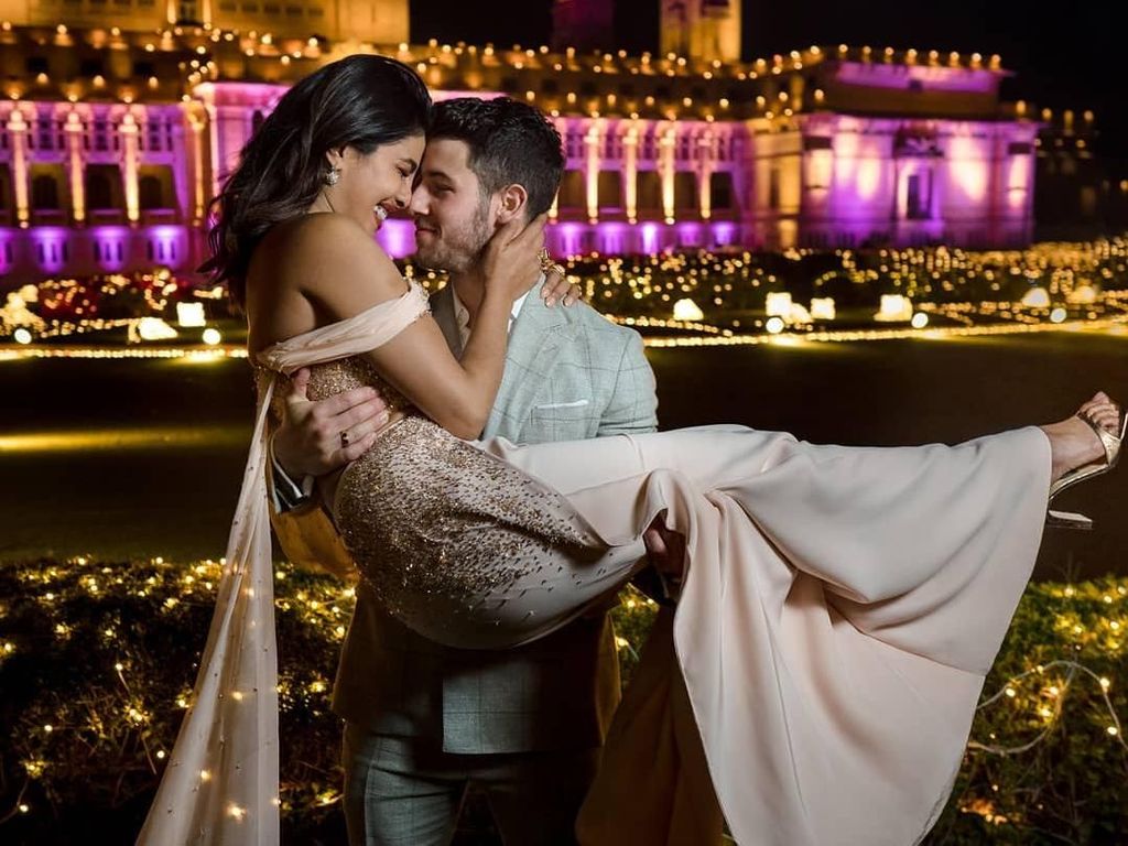 Momen Artis Merayakan Tahun Baru 2019, Kylie Jenner hingga Priyanka Chopra Momen Artis Merayakan Tahun Baru 2019, Kylie Jenner hingga Priyanka Chopra