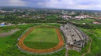 Stadion Mangunreja di Singaparna, Kabupaten Tasikmalaya, Jawa Barat, nampak  tak terawat dan tak dapat digunakan. Istimewa/Antara Foto/Adeng Bustomi.