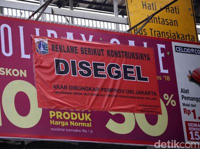 Langgar Perda DKI, Reklame di Slipi Ini Disegel