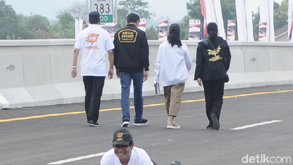 Selebrasi Unik Pramono Anung di Tol Trans Jawa