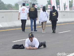 Selebrasi Unik Pramono Anung di Tol Trans Jawa Selebrasi Unik Pramono Anung di Tol Trans Jawa