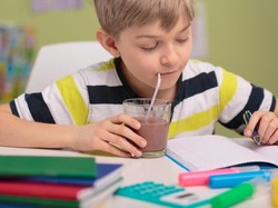 Ayo Jangan Malas Minum Susu dan Makan Buah!