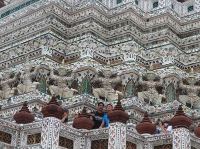 Foto: Rel Kereta Ekstrem & Kolam Super Bening Thailand