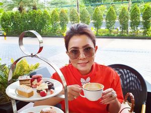 Pose Manis Mayangsari dan Bambang Trihatmodjo Saat Ngopi Bareng