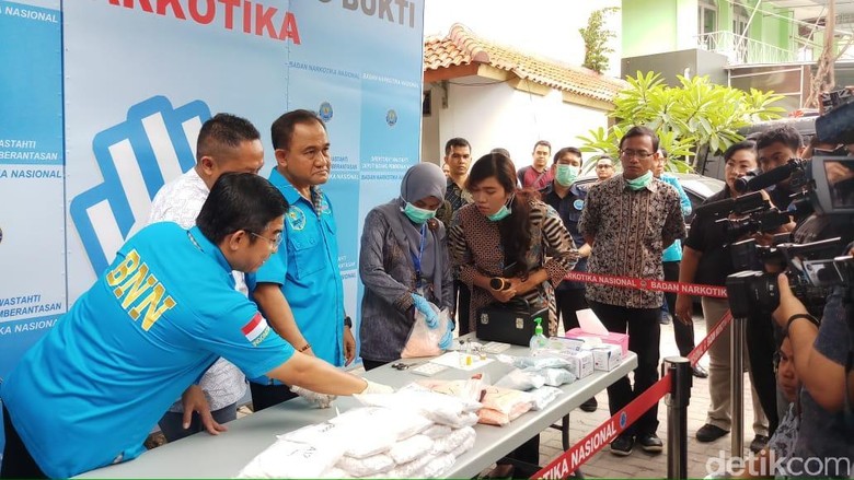 BNN Musnahkan 15.355 Butir Ekstasi dan 24.672 Butir PCC BNN Musnahkan 15.355 Butir Ekstasi dan 24.672 Butir PCC