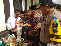 Polisi di Trenggalek Musnahkan Ribuan Pil Koplo dengan Diblender
