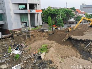 Perbaikan Basement BNI yang Retak Saat Jalan Gubeng Ambles Ditunda