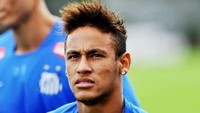 Situs hairstyle.com menamai gaya rambut ini sikat gigi karena mirip dengan permukaan sikat gigi. Rambut ini diperkenalkan Neymar saat dia masih memperkuat Santos. (dok.hairstyle.com)