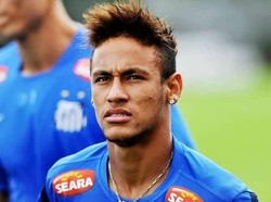 Situs hairstyle.com menamai gaya rambut ini sikat gigi karena mirip dengan permukaan sikat gigi. Rambut ini diperkenalkan Neymar saat dia masih memperkuat Santos. (dok.hairstyle.com)