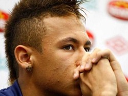 )Gaya rambut spike Neymar yang dipakai di awal kariernya bersama Santos. (dok.hairstyle.com