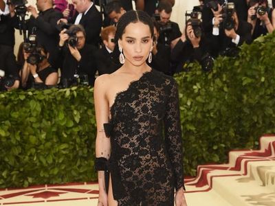 Foto: 7 Gaya Seksi Zoe Kravitz, Sang Pemeran Baru Catwoman