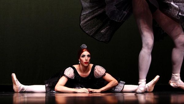 Foto: Ketika Para Pria Jadi Ballerina