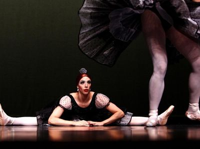Foto: Ketika Para Pria Jadi Ballerina