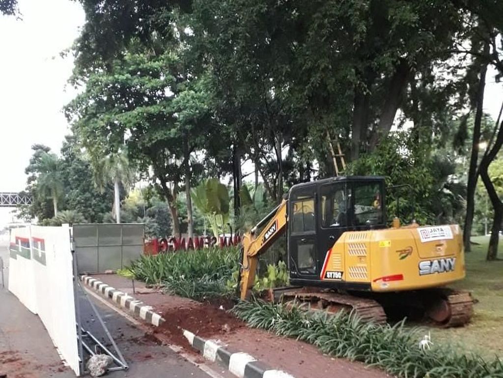 Petugas PGN Tangani Kebocoran Pipa Gas di Taman Semanggi Petugas PGN Tangani Kebocoran Pipa Gas di Taman Semanggi