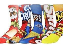 Wajib Punya! Kaus Kaki Bertema Cheetos Hingga Pringles yang Unik