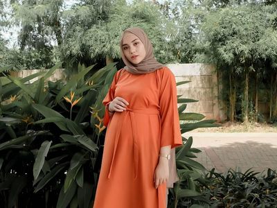 Gaya Bumil Cantik Ranie Karlina, Youtuber Ahli Hijab Tutorial