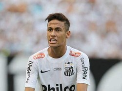 Rambuat bergaya mafia dengan minyak rambut yang cukup banyak membuat penampilan Neymar menjadi elegan. Setuju? (dok.hairstyle.com)