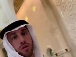 Dengar Adzan, Sergio Ramos Puji Masjid Sheikh Zayed