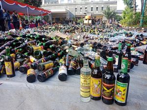 Jelang Nataru, Ribuan Botol Miras di Bali dan Banten Dimusnahkan