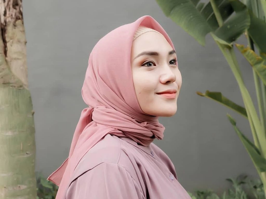 Tips Pilih Hijab yang Nyaman Ala Youtuber Cantik Ranie Karlina Tips Pilih Hijab yang Nyaman Ala Youtuber Cantik Ranie Karlina