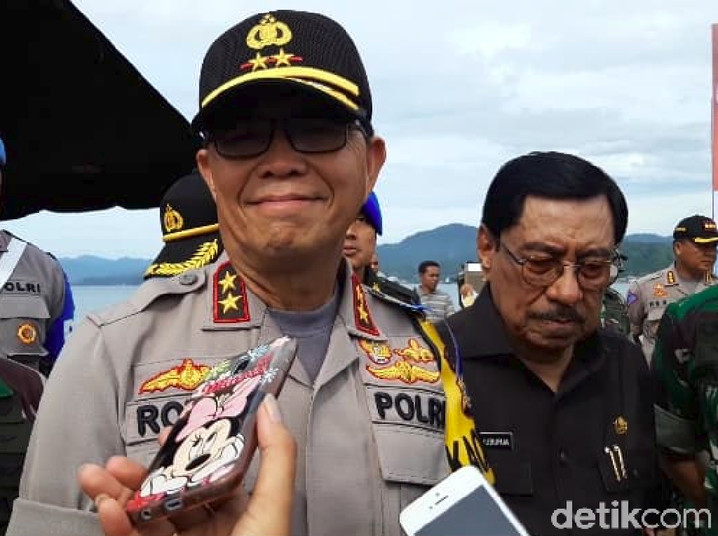 Irjen Royke Lumowa Dimutasi Setelah 5 Bulan Jabat Kapolda Sulut Irjen Royke Lumowa Dimutasi Setelah 5 Bulan Jabat Kapolda Sulut